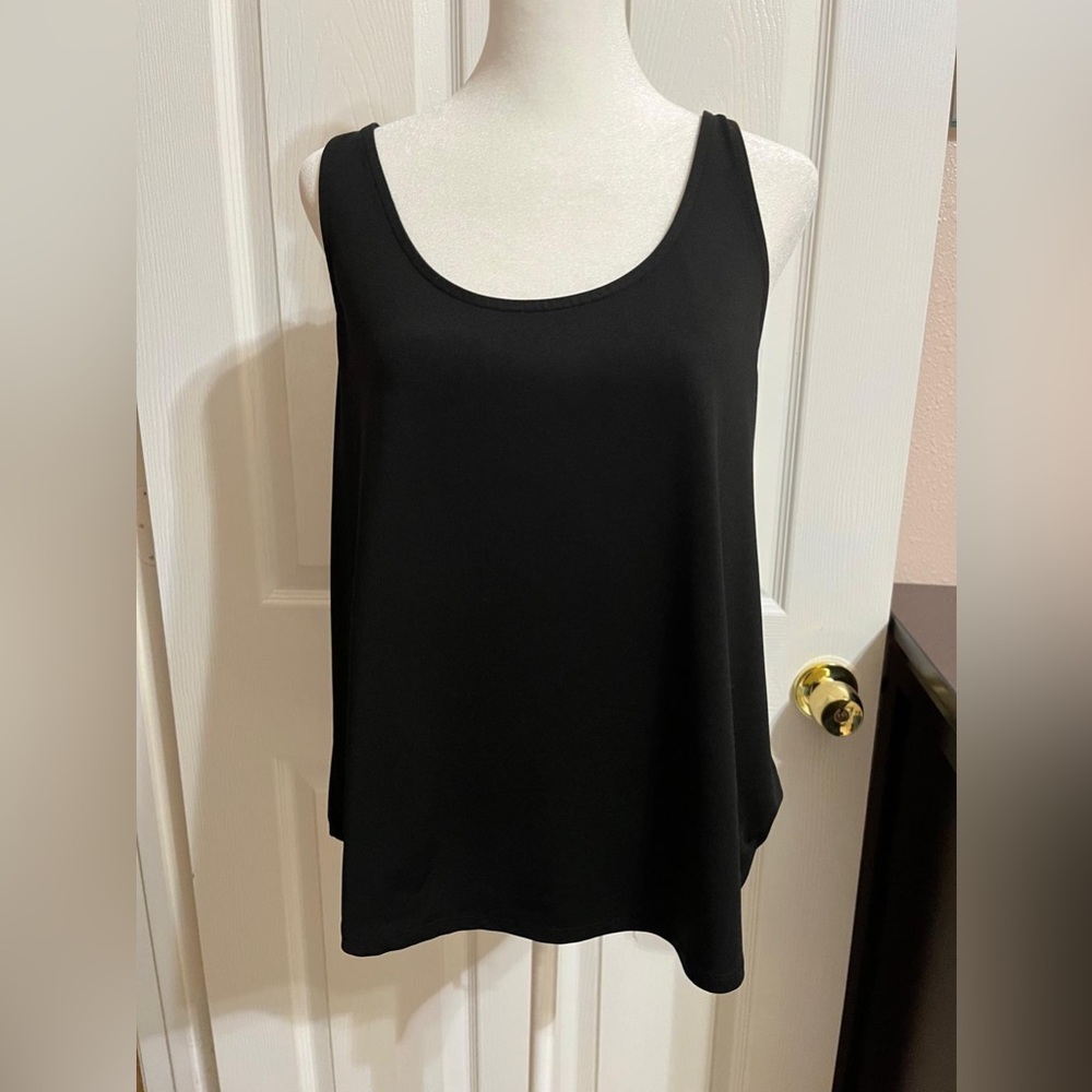 ❤️Body central Black scoop neck tank top with cross straps and side cutouts